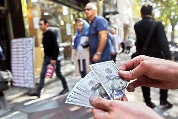 پارازیت جنگ روانی روی موج بازار / دو نگاه متفاوت به قیمت ارز، دلار ارزان می شود؟ | ایران ماین
