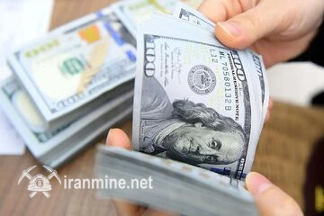 نرخ دلار، یورو و سایر ارزها امروز ۴ دی/ دلار از ۱۳۵.۰۰۰ تومان سبقت گرفت | ایران ماین